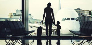 Viaje menor - menor con su madre - aeropuerto - LPDerecho