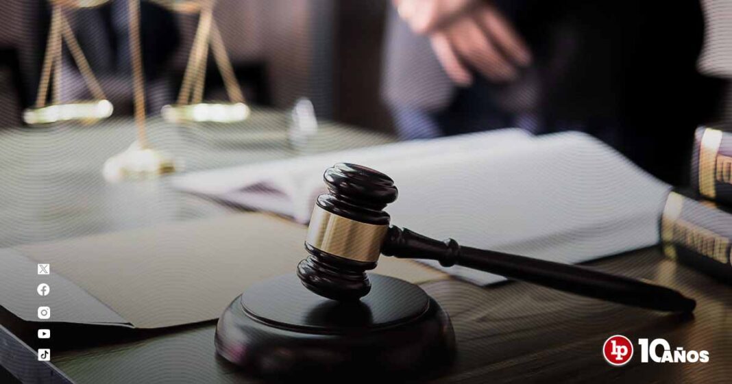 MAZO-ABOGADO-BALANZA-DOCUMENTOS-LPDERECHO