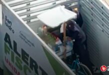 Abren procedimiento a fiscalizadores captados comiendo el cebiche que decomisaron a ambulante