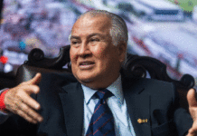 López-Chau reconoce que estuvo en la cárcel, pero afirma que su detención fue política por su oposición a un régimen autoritario