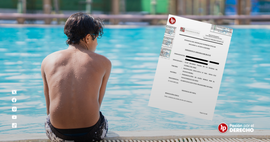 Menor de espaldas en una piscina - LPDerecho