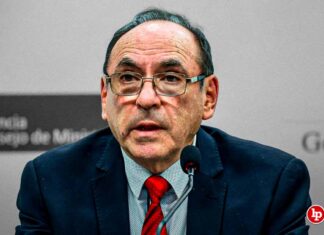 Exministro sostiene que a los 47 años tuvo relación sentimental con menor de 16: «Creía que era mayor de edad»