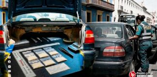 Dictan prisión preventiva a intervenido en auto con placas falsas reportado como robado: PNP halló un celular, chaleco de policía y otros